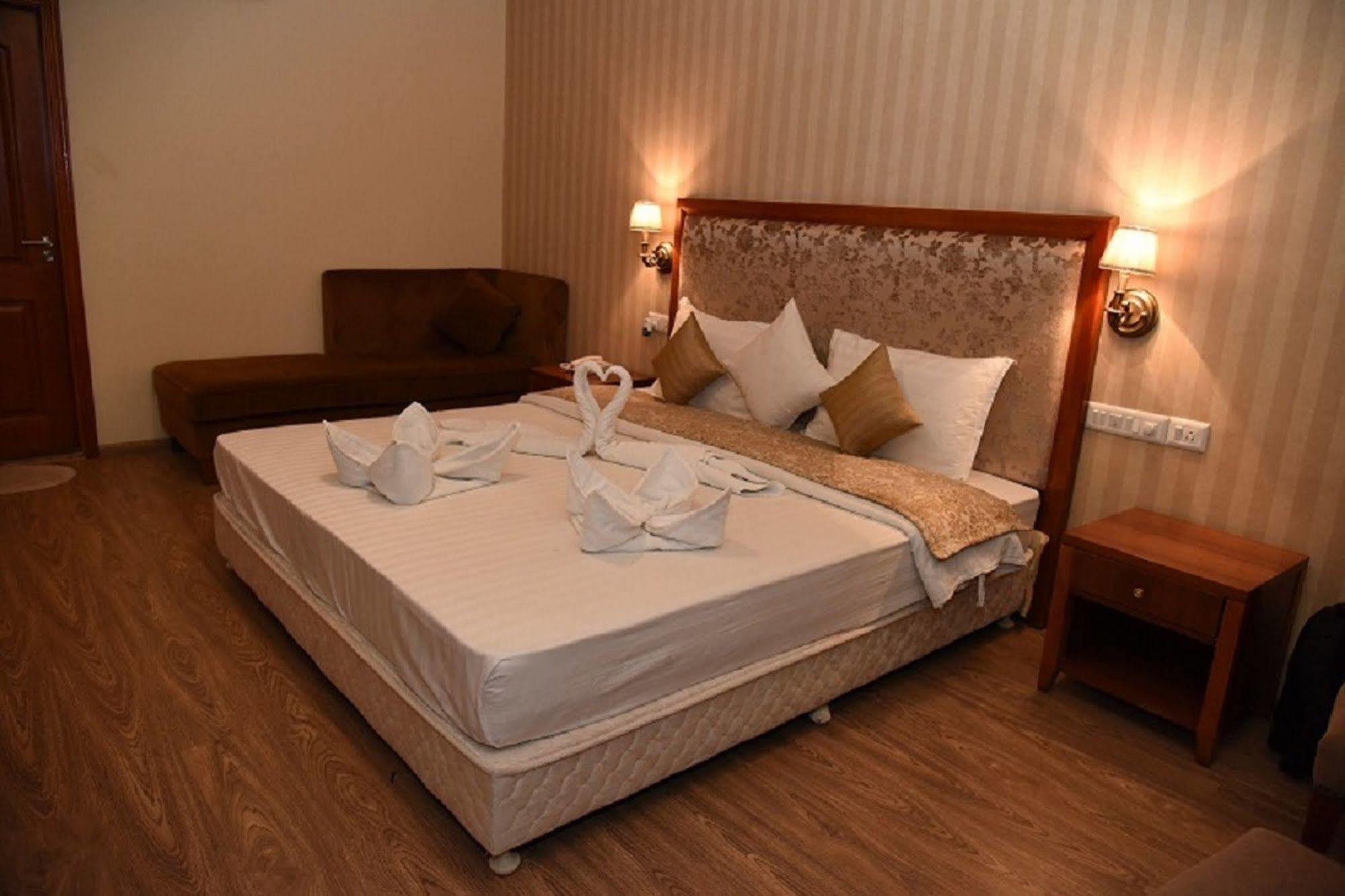 Palm Green Club Resort Jetalpur Kültér fotó