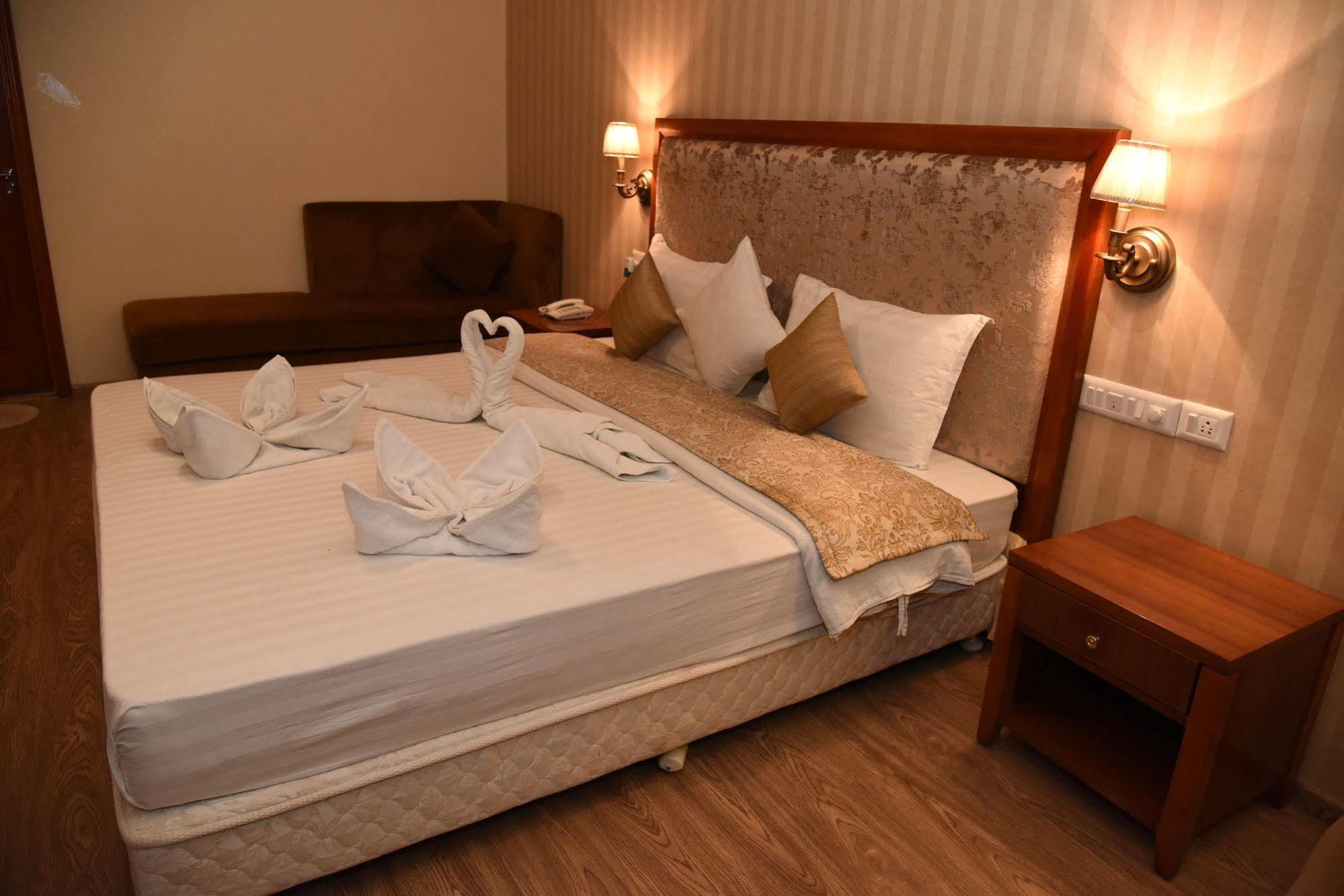 Palm Green Club Resort Jetalpur Kültér fotó