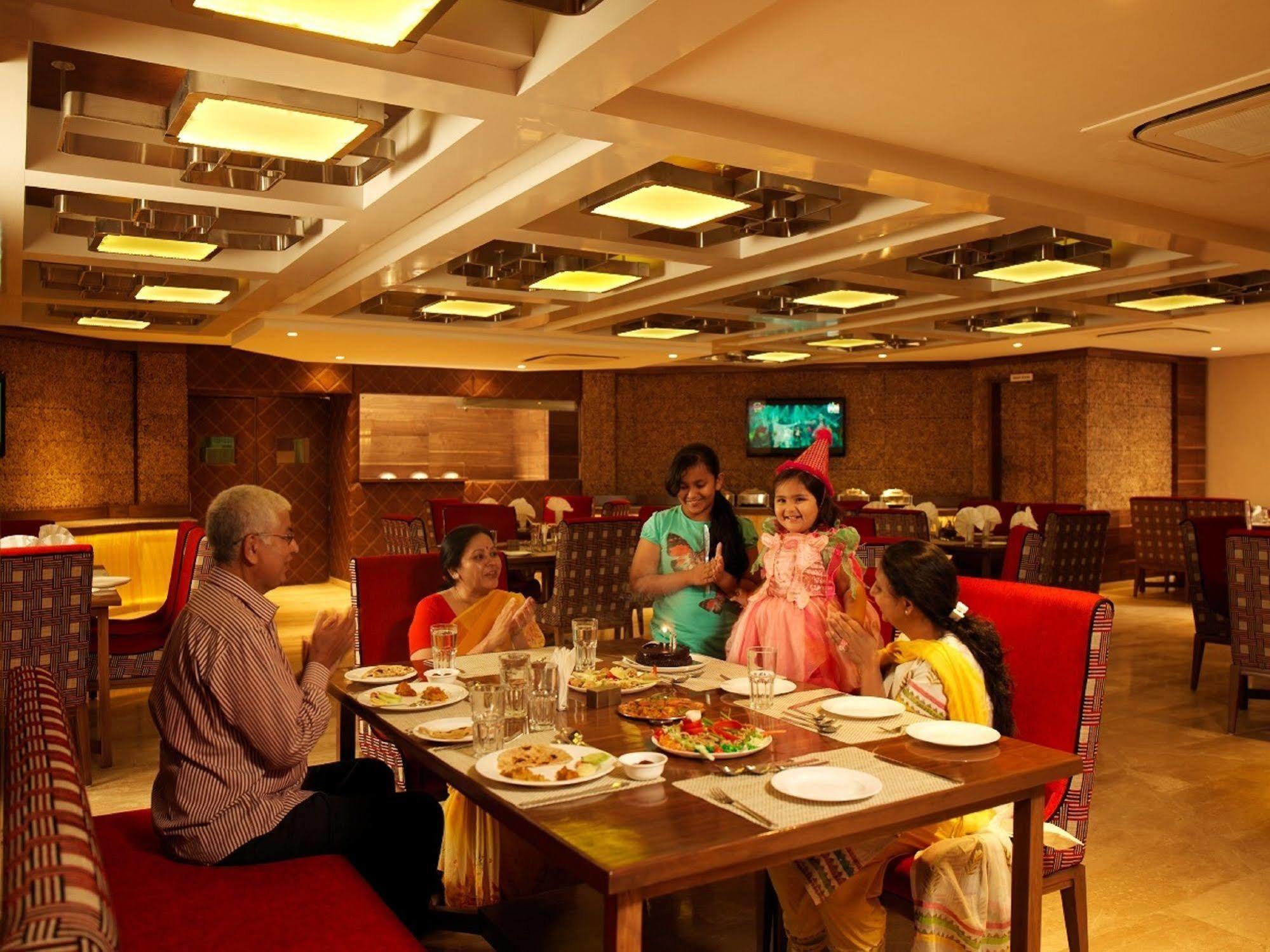 Palm Green Club Resort Jetalpur Kültér fotó