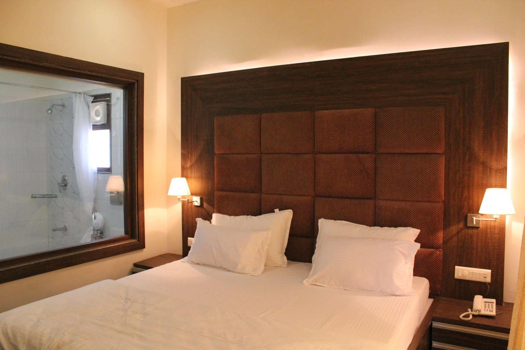 Palm Green Club Resort Jetalpur Kültér fotó