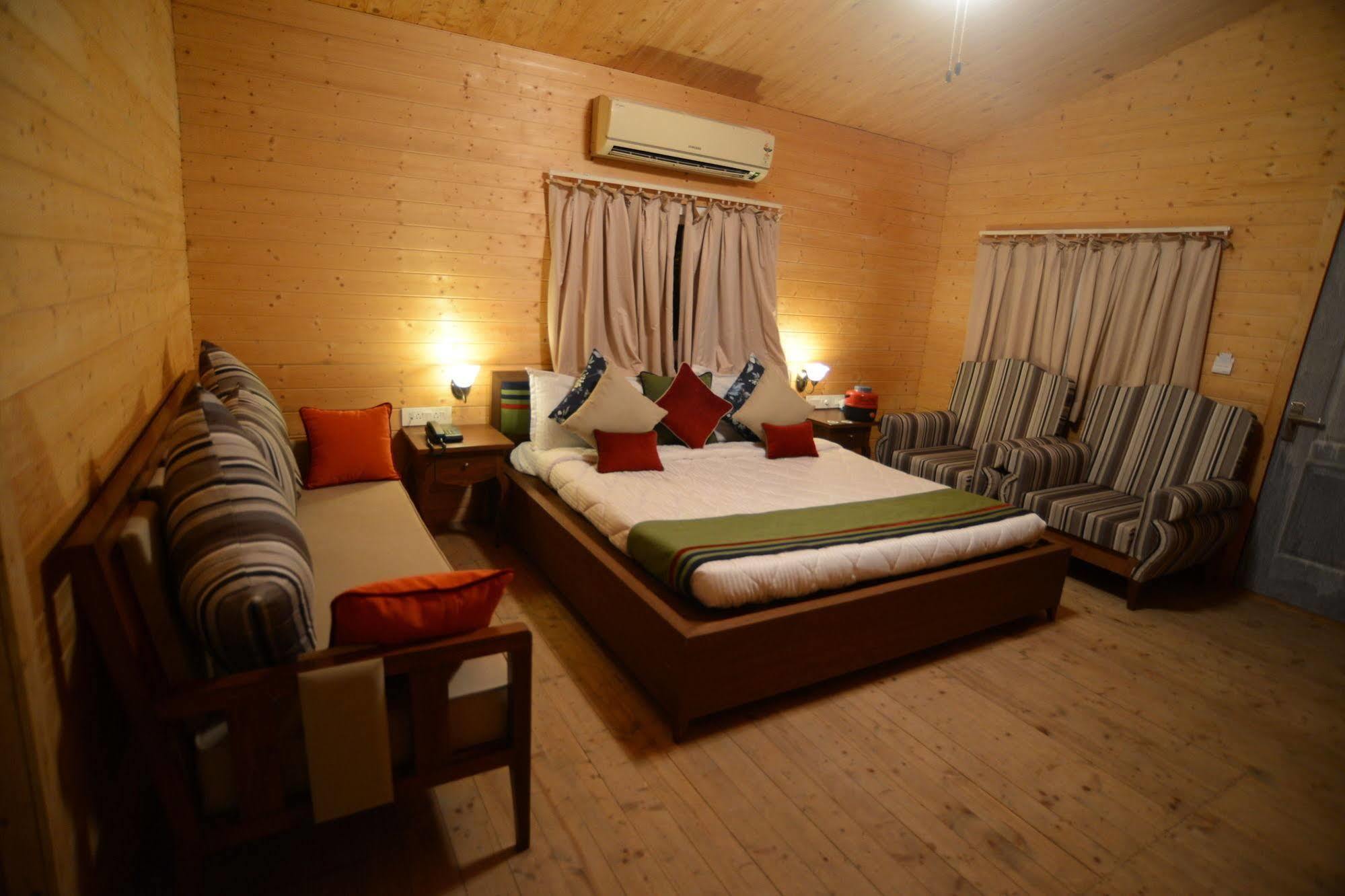 Palm Green Club Resort Jetalpur Kültér fotó