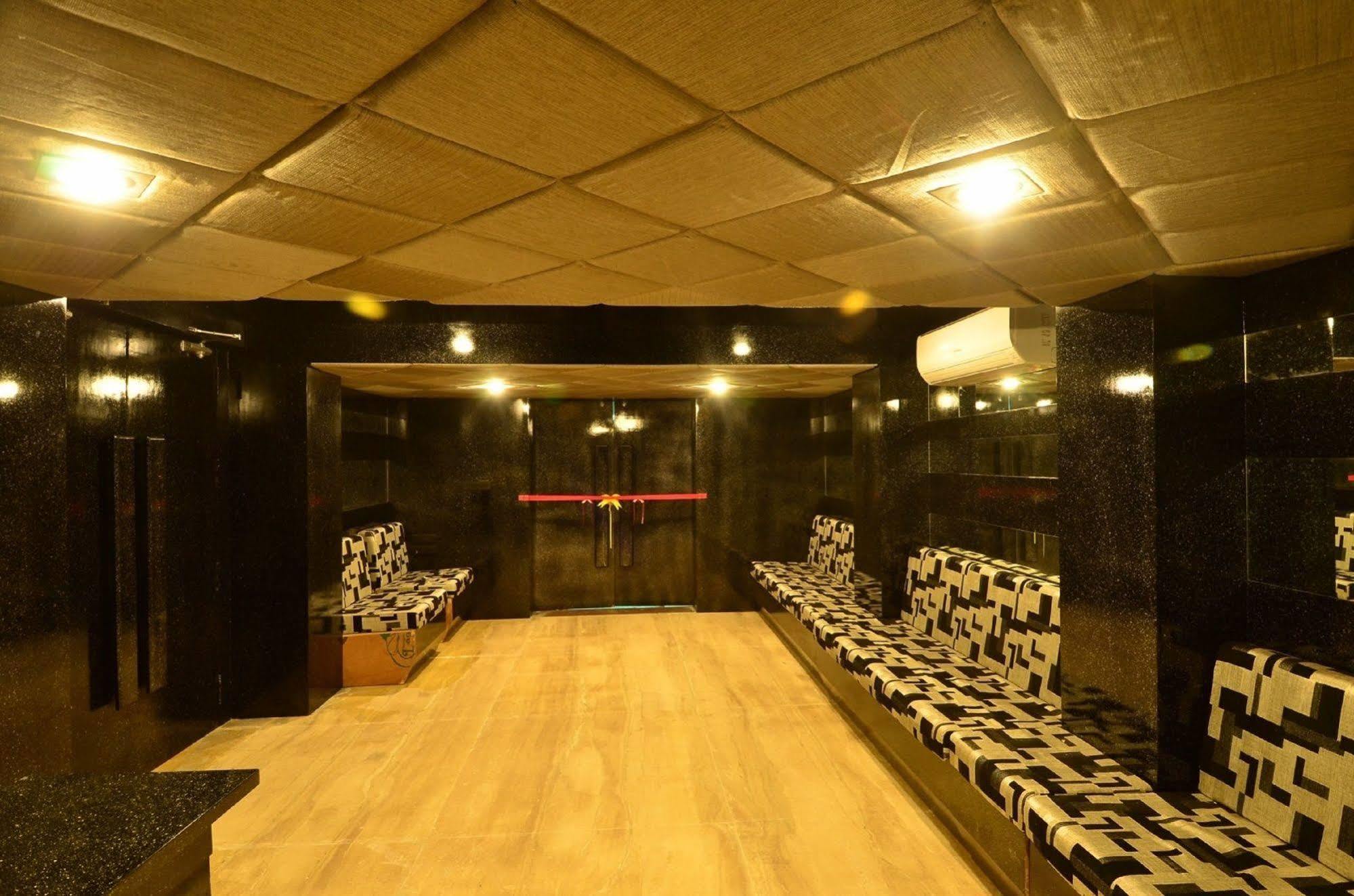 Palm Green Club Resort Jetalpur Kültér fotó